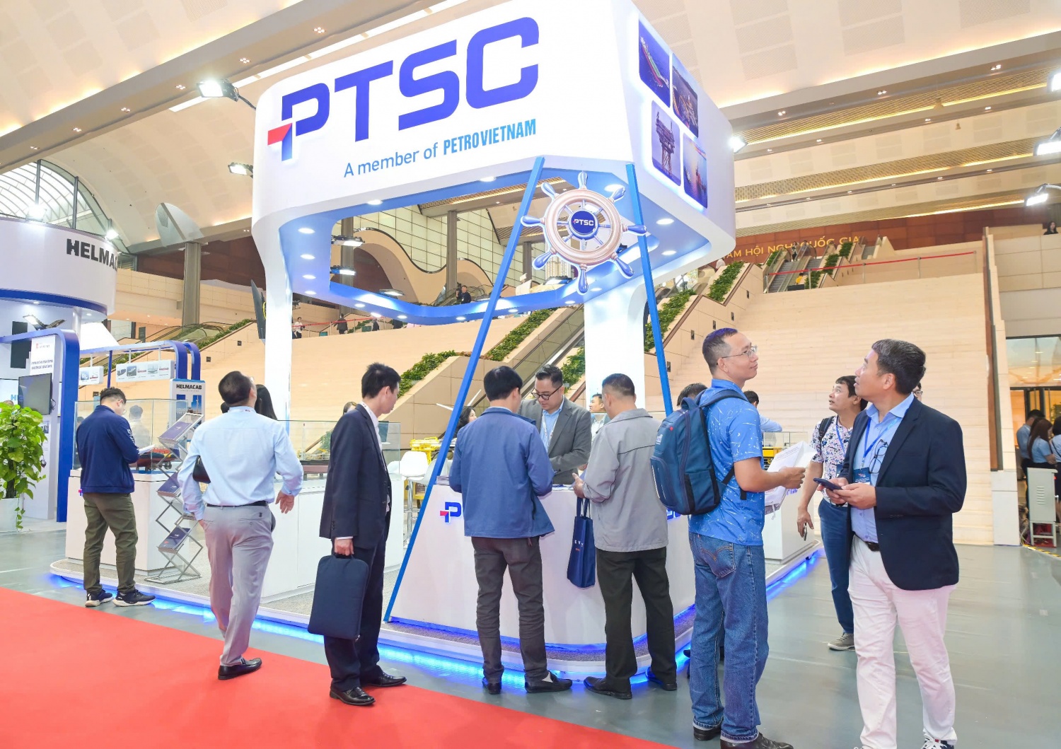 PTSC và DQS triển lãm mô hình, công trình về đóng tàu và công nghiệp ngoài khơi Gian hàng nổi bật của PTSC và DQS tại Triển lãm quốc tế Vietship 2025