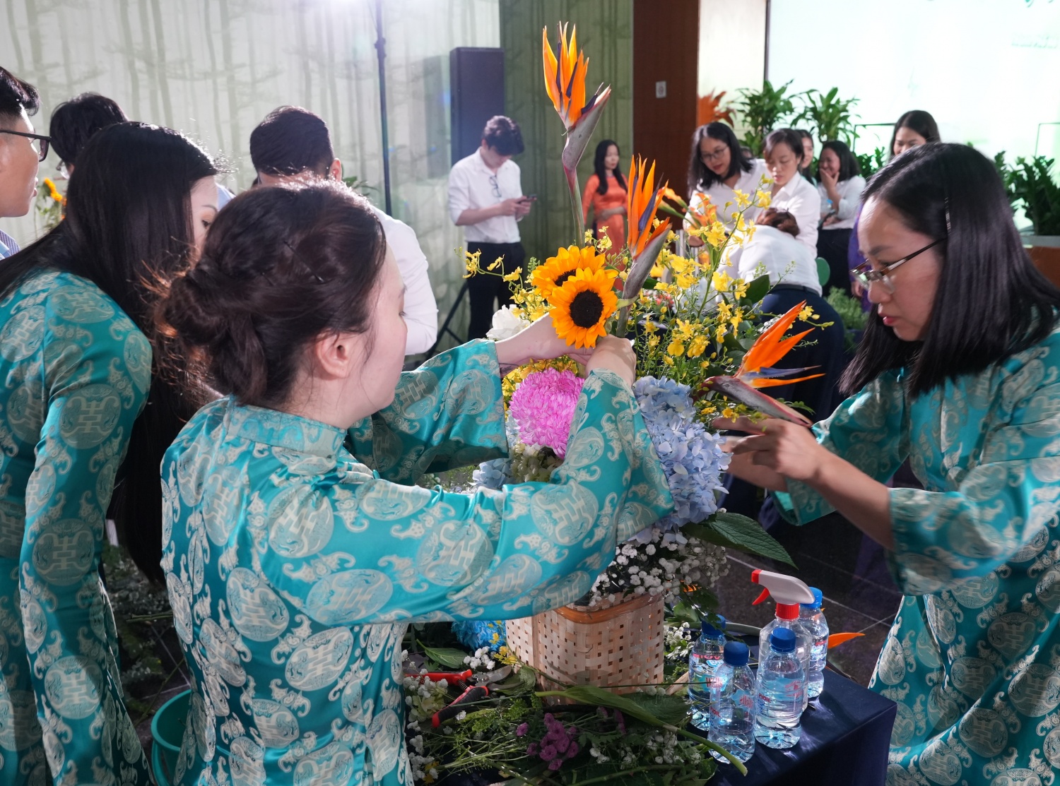 “Sắc hương PV GAS 2025” – Niềm hạnh phúc rực rỡ màu hoa