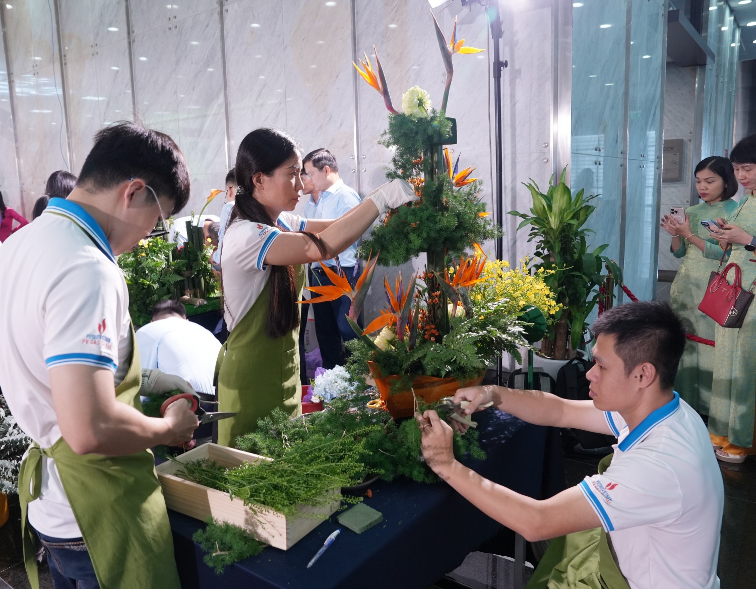 “Sắc hương PV GAS 2025” – Niềm hạnh phúc rực rỡ màu hoa
