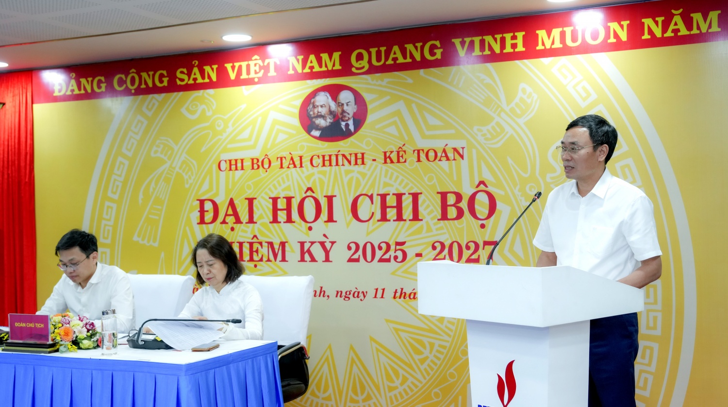 Hình 2: Đồng chí Triệu Quốc Tuấn - Bí thư Đảng ủy CQĐH chỉ đạo tại Đại hội Chi bộ Tài chính – Kế toán