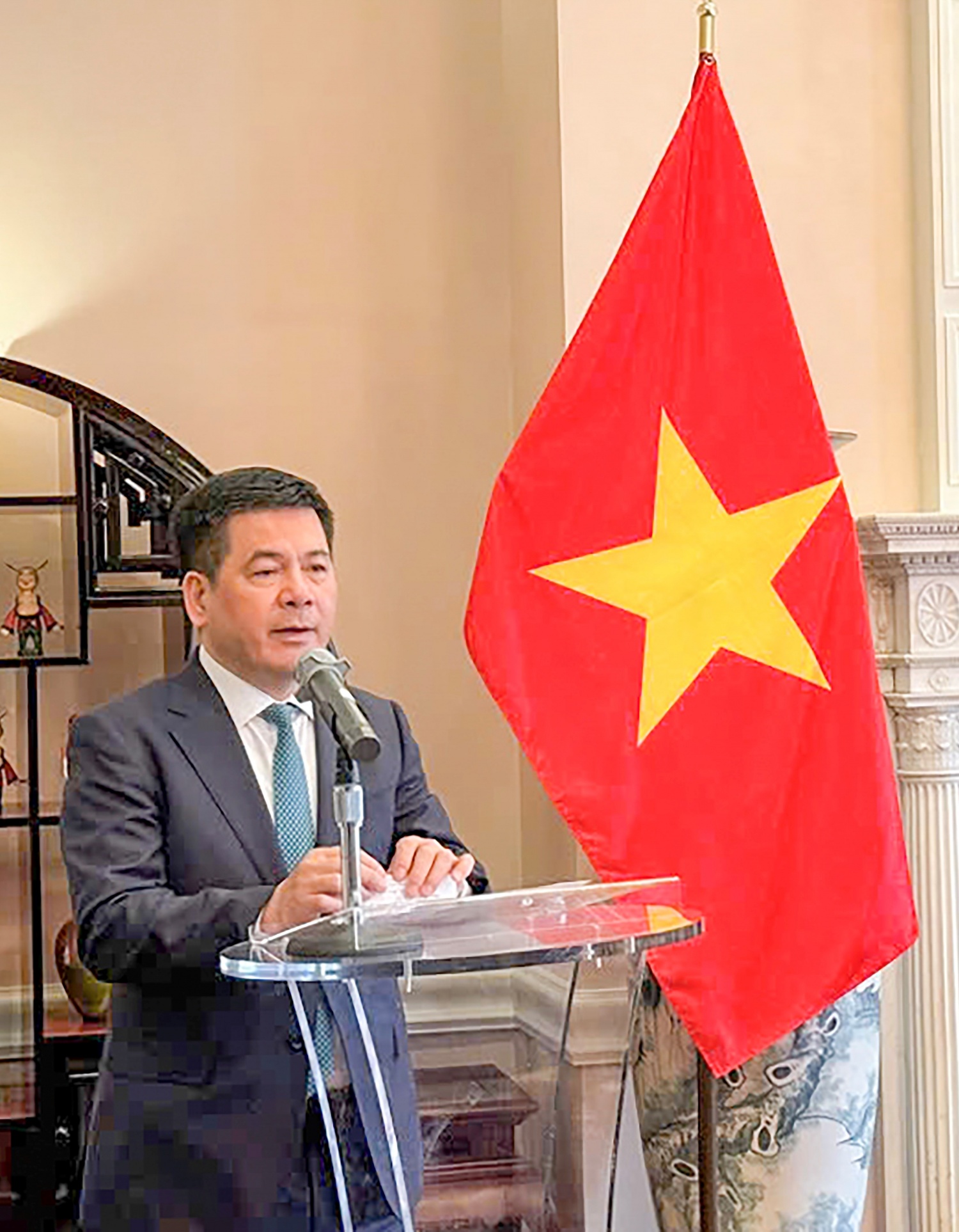 Bộ trưởng Bộ Công Thương Nguyễn Hồng Diên phát biểu tại lễ ký kết Bộ trưởng Bộ Công Thương Nguyễn Hồng Diên phát biểu tại lễ ký kết