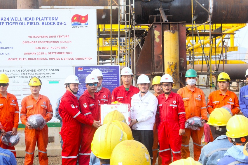 Biểu dương người lao động xuất sắc trên công trình BK-24 Biểu dương người lao động xuất sắc trên công trình BK-24