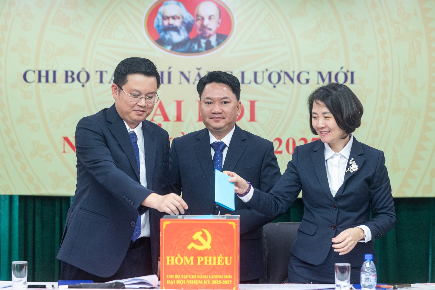 Nâng cao chất lượng, hiệu quả, hoàn thành xuất sắc nhiệm vụ truyền thông cho Petrovietnam Nâng cao chất lượng, hiệu quả, hoàn thành xuất sắc nhiệm vụ truyền thông cho Petrovietnam