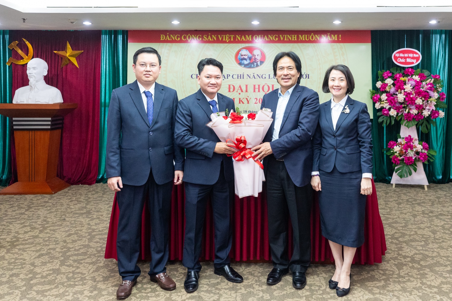 Nâng cao chất lượng, hiệu quả, hoàn thành xuất sắc nhiệm vụ truyền thông cho Petrovietnam Nâng cao chất lượng, hiệu quả, hoàn thành xuất sắc nhiệm vụ truyền thông cho Petrovietnam
