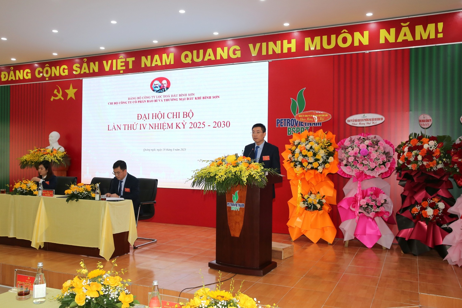 Đồng chí Mai Tuấn Đạt - Ủy viên Ban chấp hành Đảng bộ BSR, Phó Tổng Giám đốc BSR, Bí thư Chi bộ, Chủ tịch HĐQT BSPPT báo cáo về kết quả nhiệm kỳ qua. Đồng chí Mai Tuấn Đạt báo cáo về kết quả nhiệm kỳ qua.
