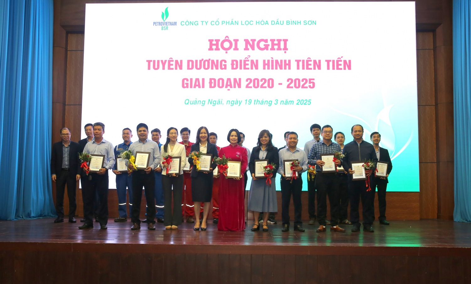 BSR tuyên dương điển hình tiên tiến và chào mừng mốc 50 triệu giờ công an toàn BSR tuyên dương điển hình tiên tiến và chào mừng mốc 50 triệu giờ công an toàn