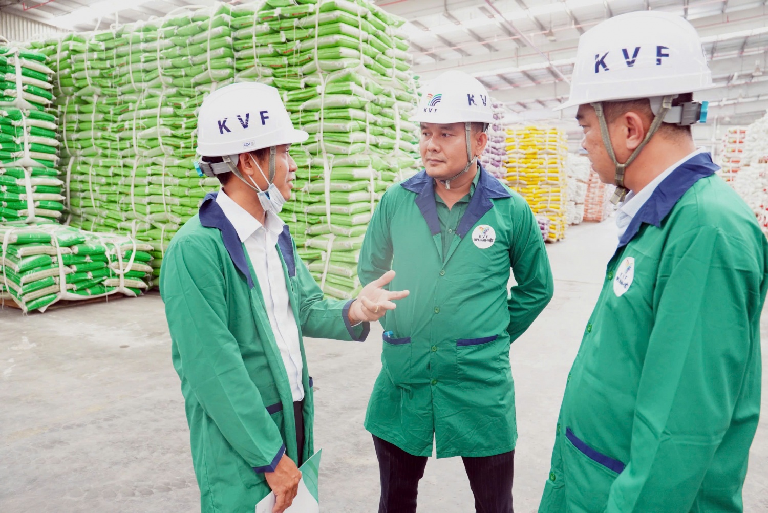 Đoàn công tác của Angkor Green trực tiếp tham quan Nhà máy Phân bón Hàn - Việt
