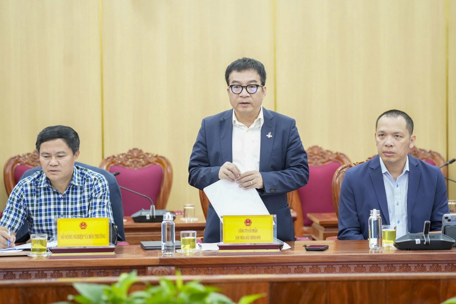 Quảng Ngãi tháo gỡ vướng mắc cho BSR liên quan dự án NCMR NMLD Dung Quất và Trung tâm LHD&NL Quốc gia tại KKT Dung Quất Tổng Giám đốc BSR Nguyễn Việt Thắng báo cáo, đề xuất các kiến nghị với lãnh đạo UBND tỉnh Quảng Ngãi.