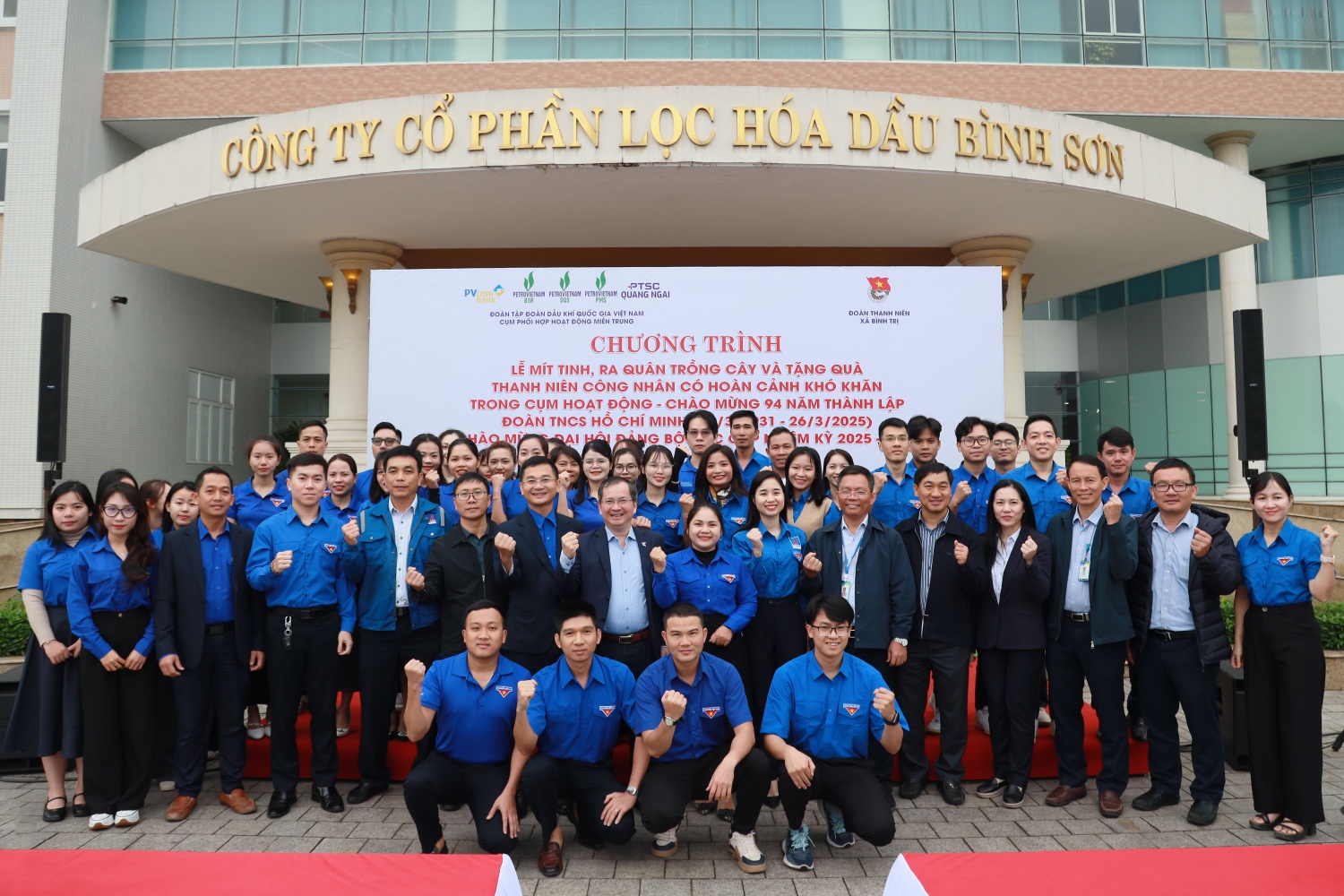 Lãnh đạo các đơn vị và đông đảo đoàn viên thanh niên Cụm phối hợp hoạt động Dầu khí miền Trung tham gia chương trình mít tinh và phát động Tháng Thanh niên năm 2025.