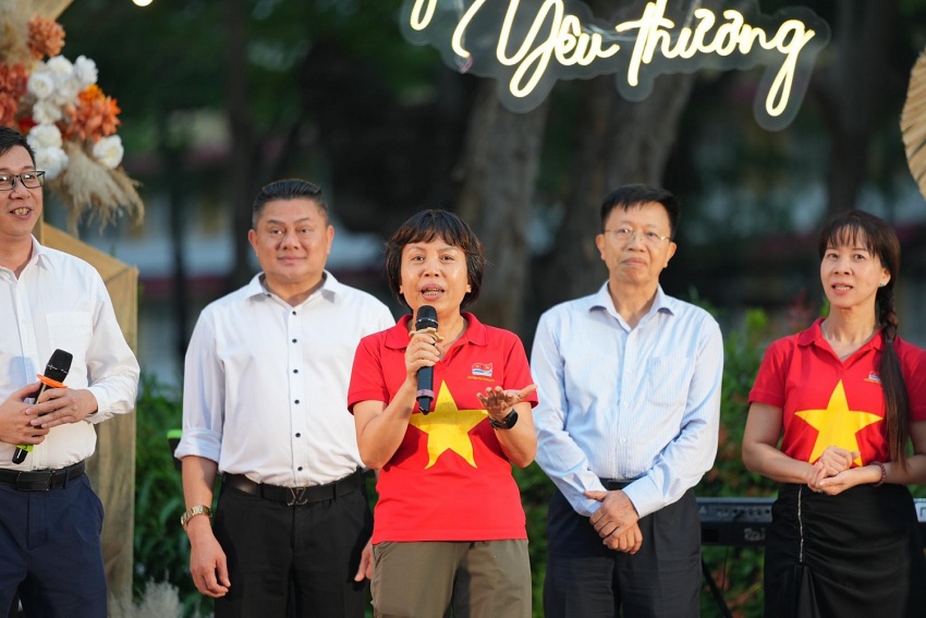 Đồng chí Phạm Thị Hồng Hạnh: Quỹ Sẻ chia từ doanh thu bán hàng sẽ được dùng cho các chương trình từ thiện của Ban Nữ công và Đoàn Thanh niên Vietsovpetro tổ chức.