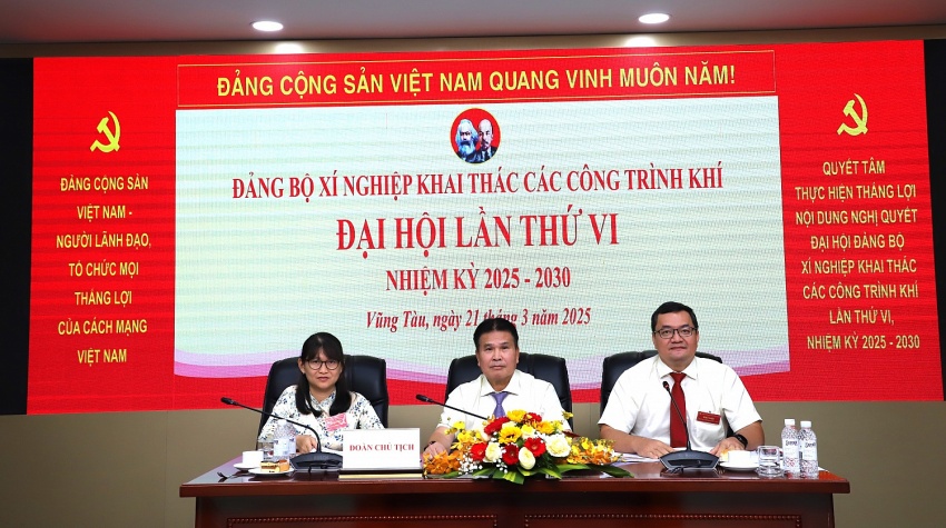 Đoàn Chủ tịch điều hành Đại hội.