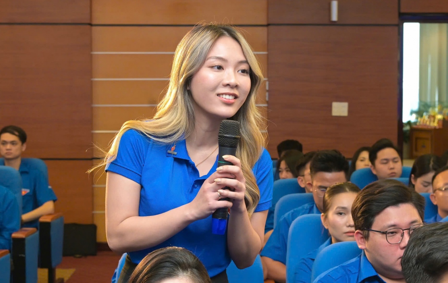 Đồng chí Hồ Nguyệt Anh, Chuyên viên Ban Kinh tế Đầu tư, Bộ máy Quản lý và Điều hành Tập đoàn. Đồng chí Hồ Nguyệt Anh, Chuyên viên Ban Kinh tế Đầu tư, Bộ máy Quản lý và Điều hành Tập đoàn.