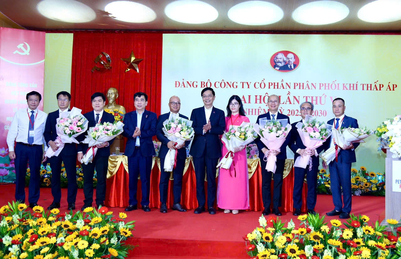 Đảng ủy, lãnh đạo Petrovietnam và PV GAS chúc mừng Ban Chấp hành Đảng bộ PV GAS D nhiệm kỳ 2025 - 2030