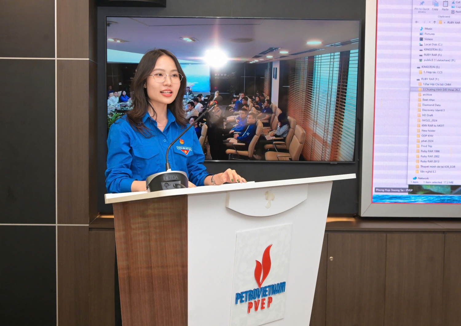 ĐVTN trình bày các sáng kiến, hiến kế trong công tác ĐMST, ứng dụng KHCN, CĐS đến lãnh đạo PVEP.