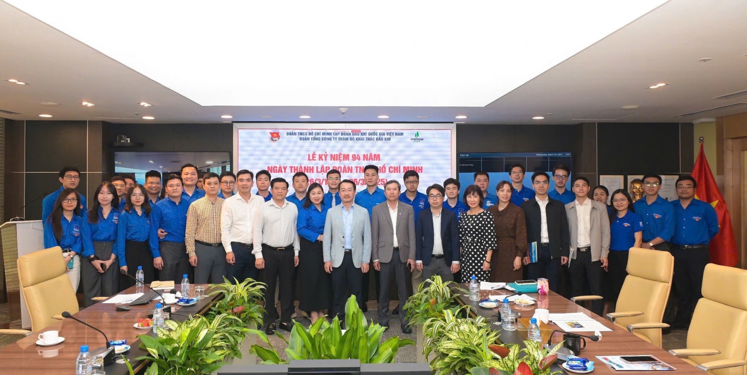 Các đại biểu, lãnh đạo và ĐVTN PVEP tham gia chương trình đối thoại