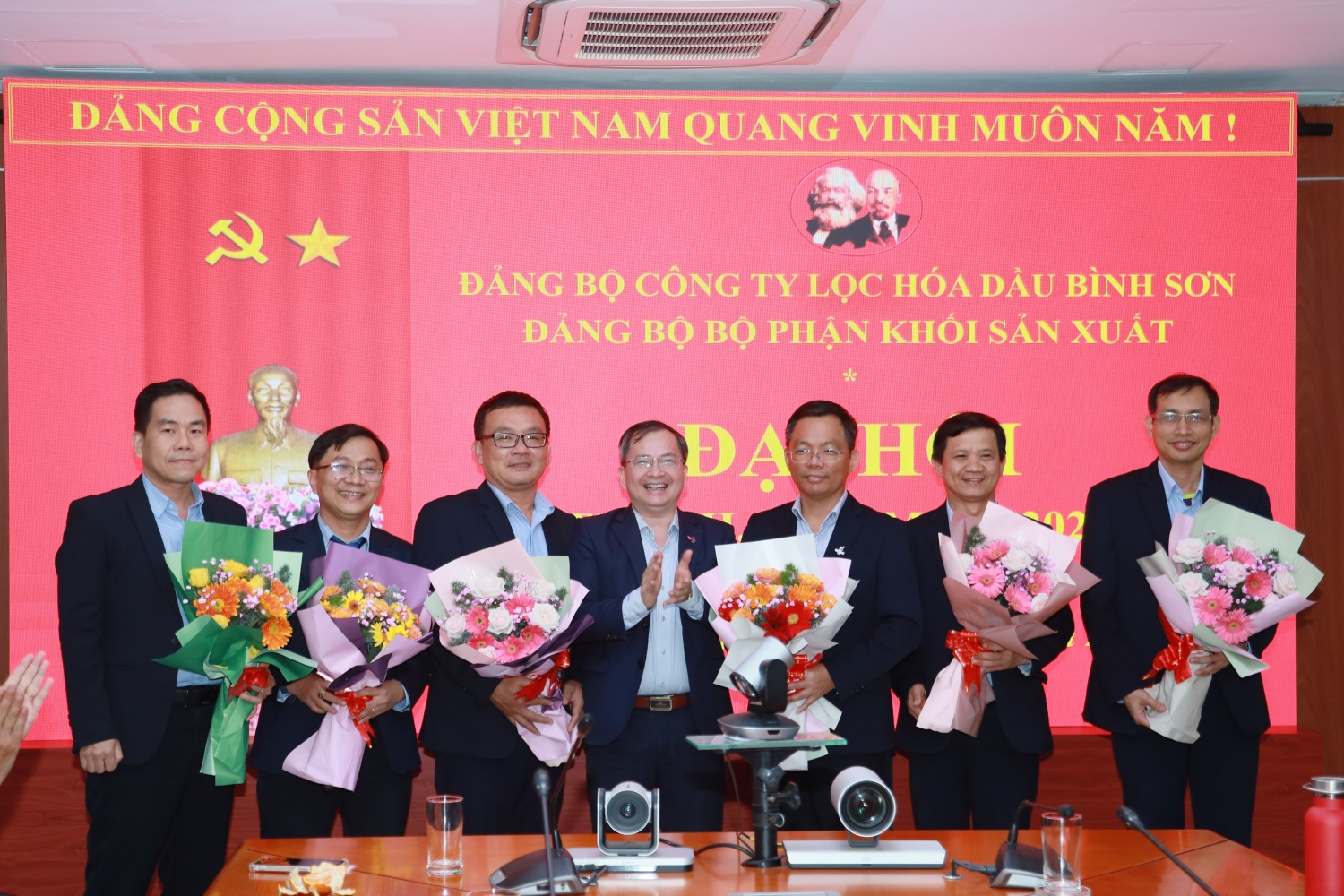 Ban Chấp hành Đảng bộ Khối Sản xuất ra mắt Đại hội.