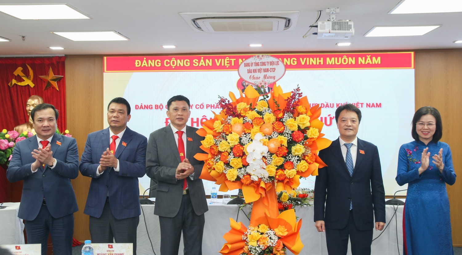Đảng ủy PV Power chúc mừng Đại hội Đảng bộ PV Power Services nhiệm kỳ 2025-2030