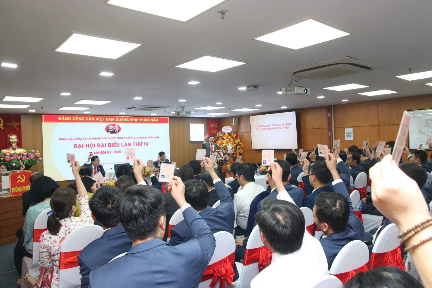 Đại hội đã lắng nghe các ý kiến tham luận và thống nhất về các chỉ tiêu, kế hoạch đề ra trong nhiệm kỳ mới