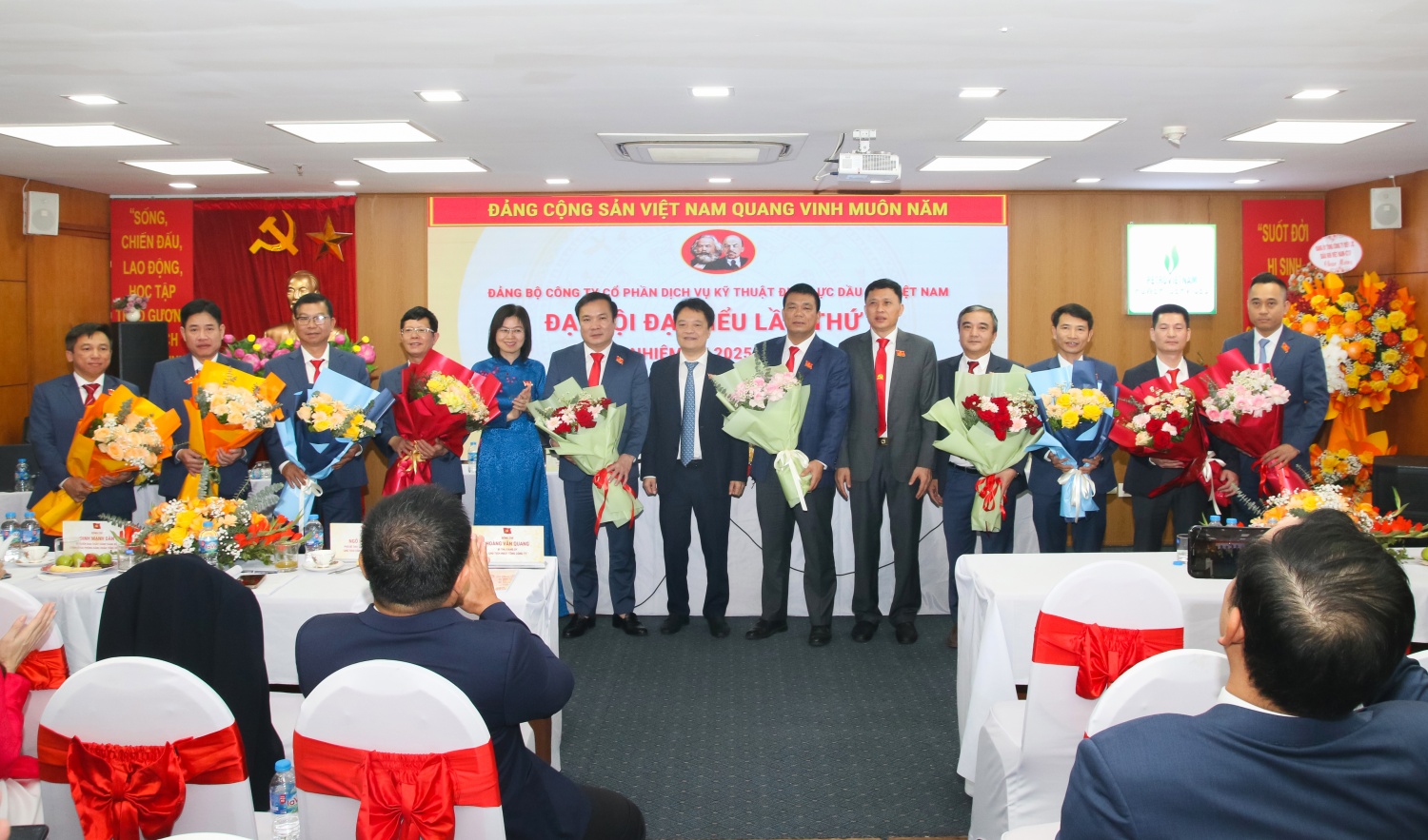 Ban Chấp hành Đảng bộ PV Power Services khóa IV, nhiệm kỳ 2025-2030 ra mắt Đại hội