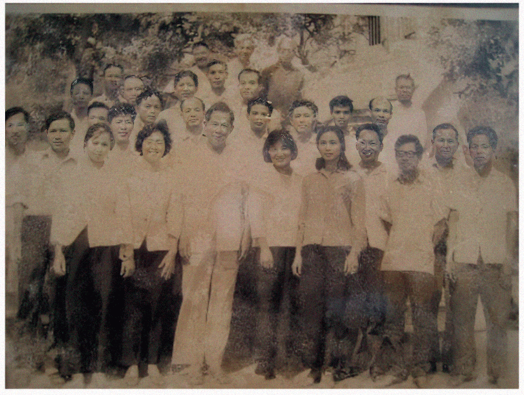 Tổng Bí thư Lê Duẩn với các cán bộ Tổng cục Hóa chất tại Đồ Sơn, mùa hè năm 1974