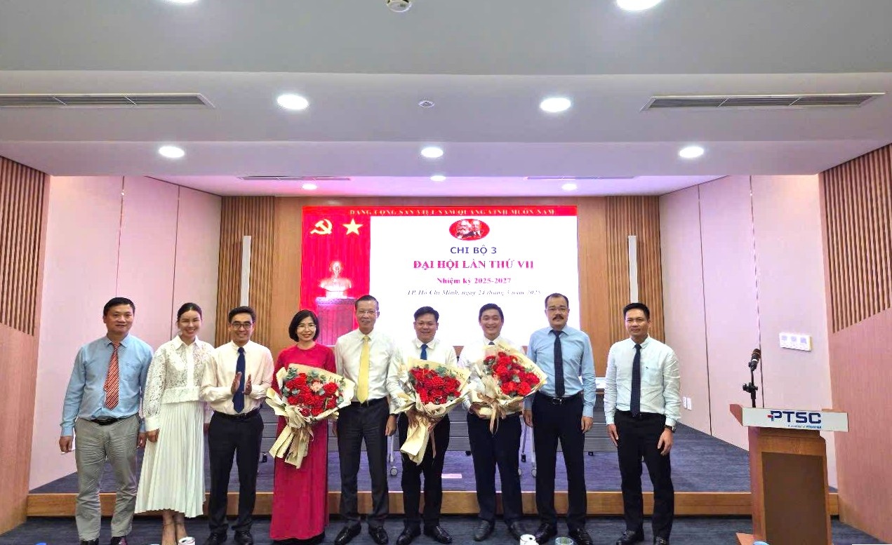 Chi ủy Chi bộ 3 nhiệm kỳ 2025-2027 ra mắt Đại hội.