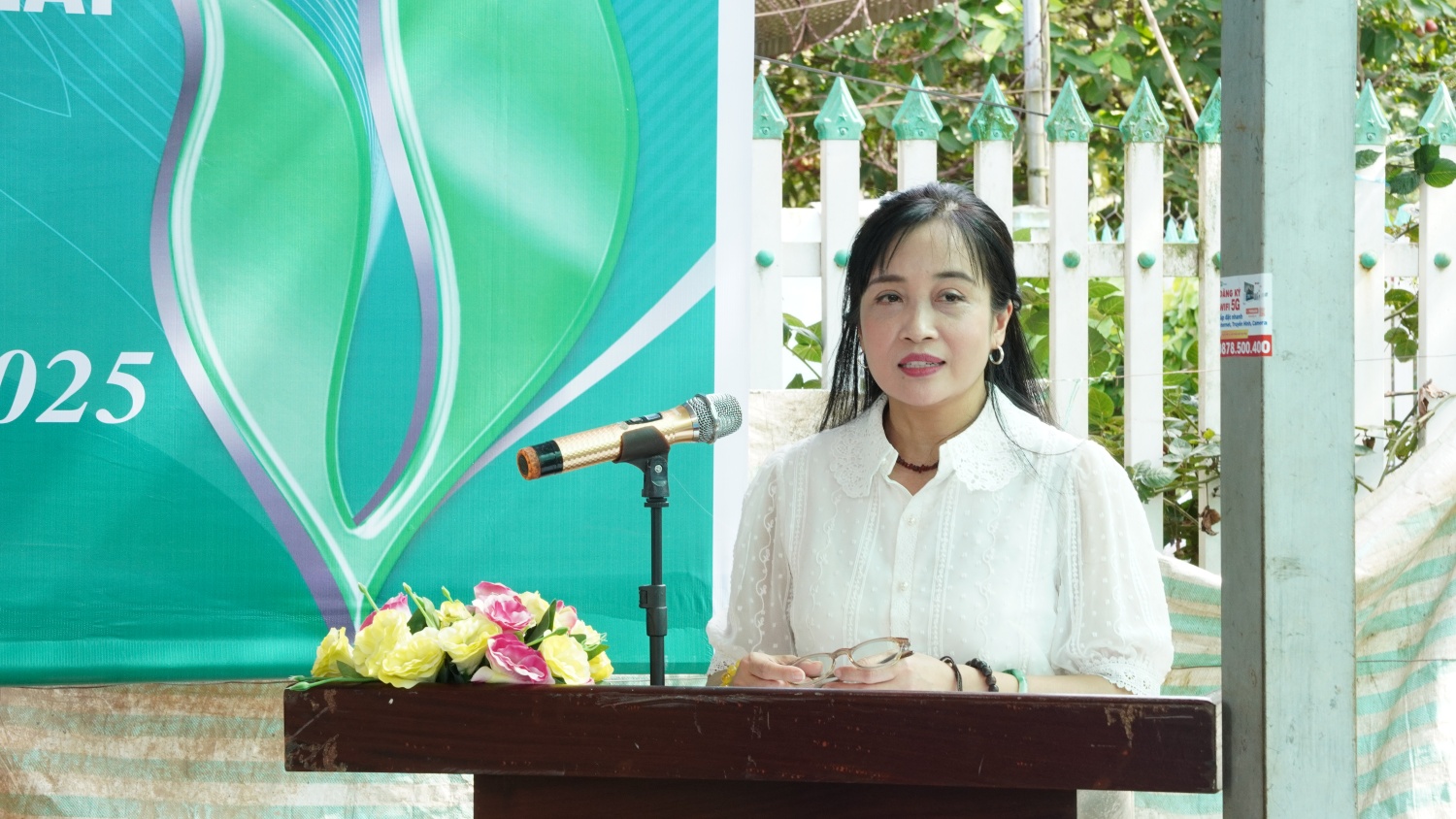 Bà Nguyễn Việt Nga - Phó ban Truyền thông và Văn hóa Doanh nghiệp Petrovietnam chia sẻ: Một mái ấm vững chắc không chỉ đơn thuần là nơi che nắng che mưa, mà còn là nền tảng để mỗi gia đình an cư, lạc nghiệp.