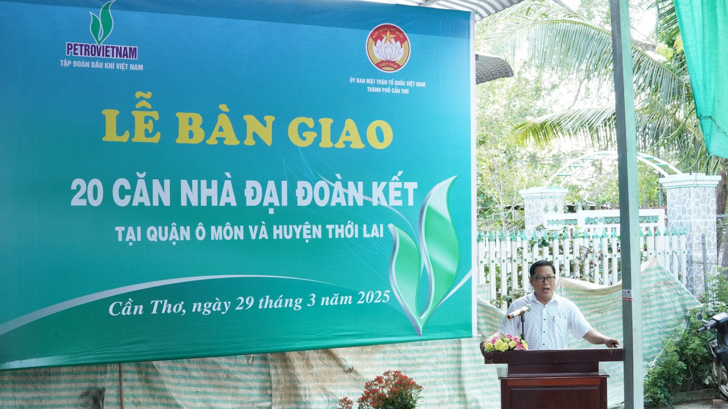 Ông Lê Nguyễn Sinh Nhựt - Phó Chủ tịch Ủy ban MTTQ Việt Nam TP Cần Thơ mong muốn những hộ dân nhận nhà Đại đoàn kết giữ gìn nhà mới khang trang, sạch đẹp để sử dụng lâu dài và tích cực lao động sản xuất, vươn lên ổn định cuộc sống.