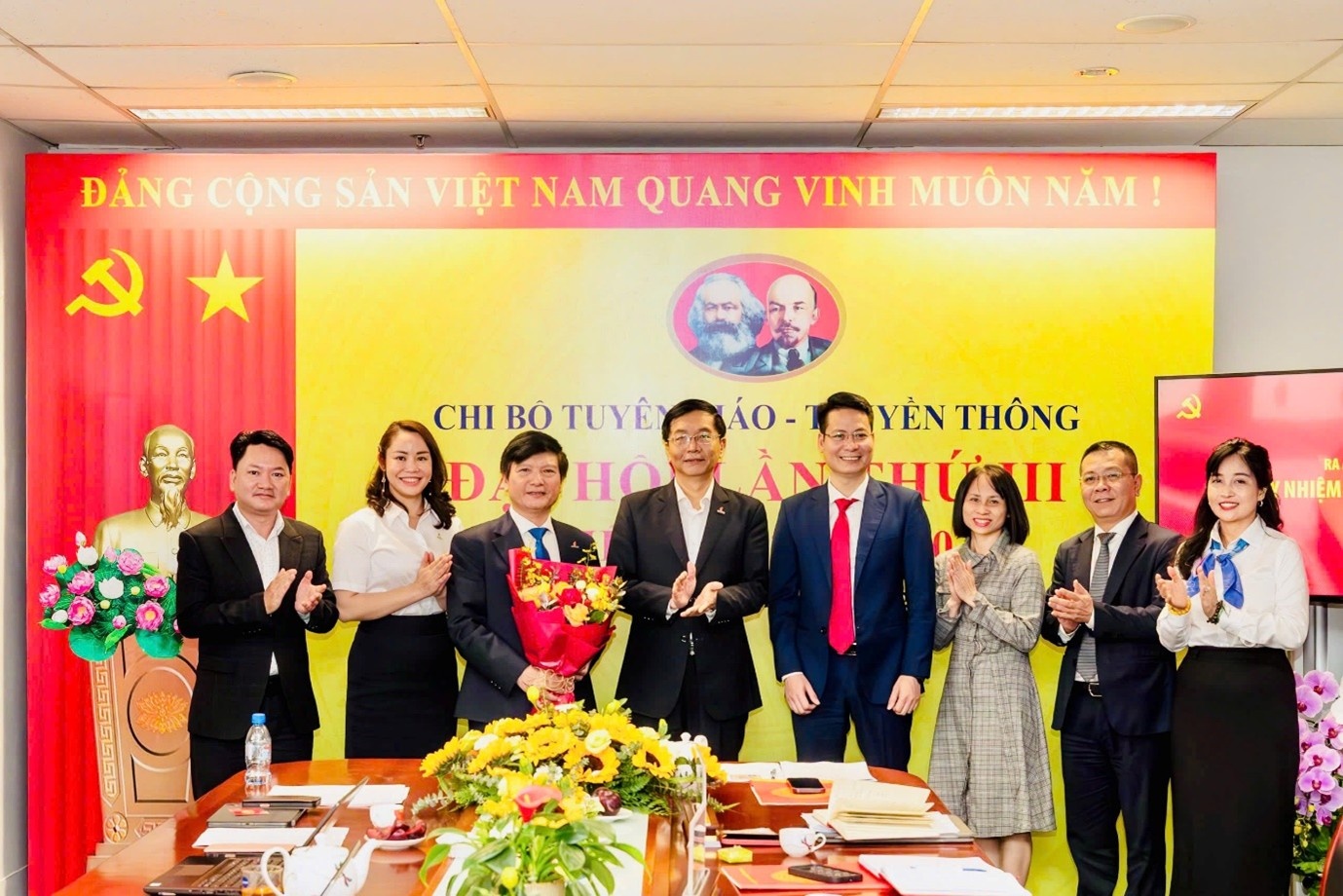 Chi ủy Chi bộ Tuyên giáo - Truyền thông nhiệm kỳ 2025-2027 ra mắt Đại hội.