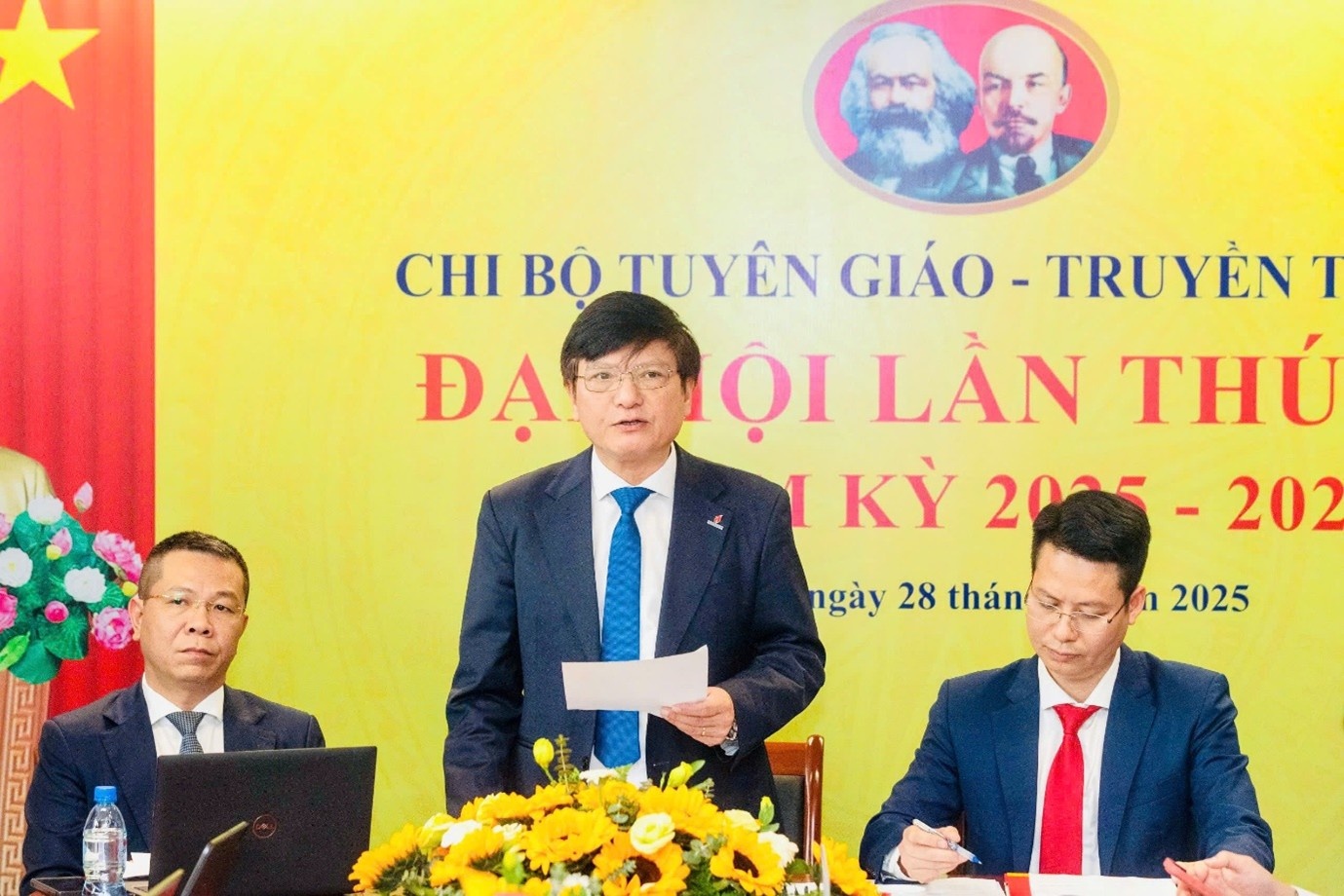Đồng chí Lê Anh Chiến tiếp thu các ý kiến đóng góp tại Đại hội.