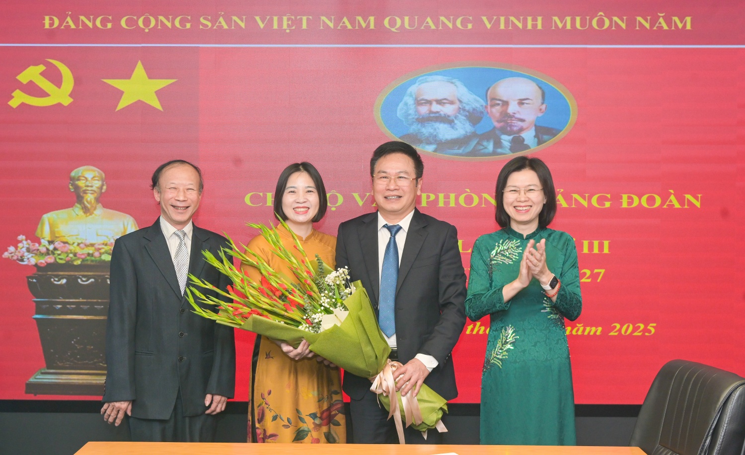 Chi ủy Chi bộ Văn phòng Đảng Đoàn nhiệm kỳ 2025-2027 ra mắt Đại hội