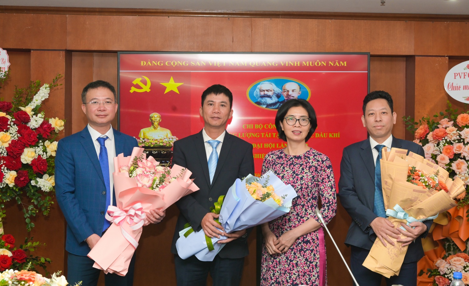 Chi ủy Chi bộ Công ty Cổ phần Năng lượng tái tạo Điện lực Dầu khí nhiệm kỳ 2025-2027 ra mắt Đại hội
