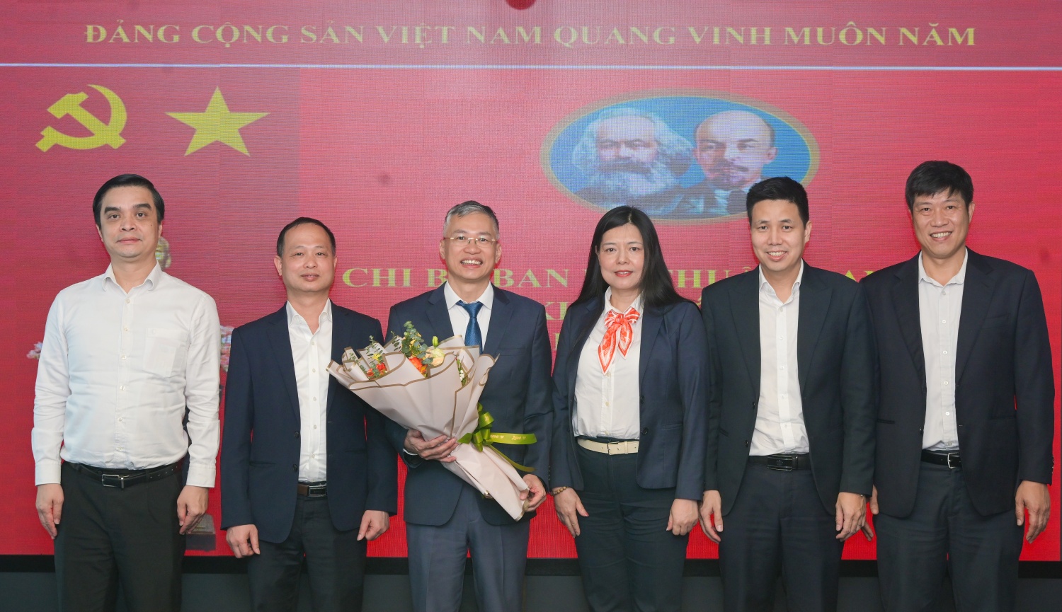 Chi ủy Chi bộ Ban Kỹ thuật và An toàn sức khỏe môi trường nhiệm kỳ 2025-2027 ra mắt Đại hội