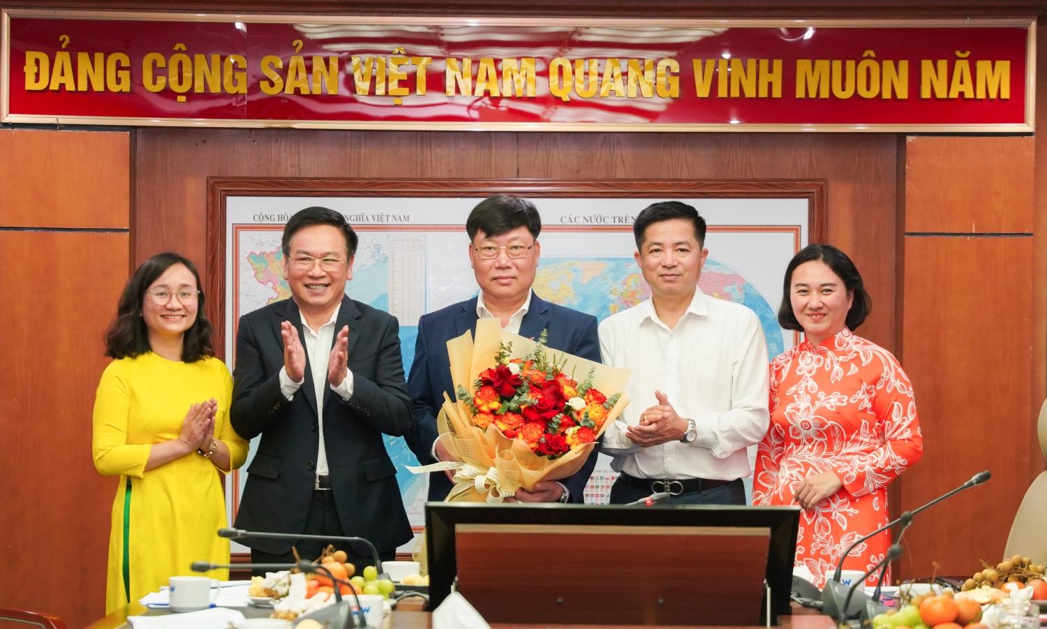 Chi ủy Chi bộ Ban Tài chính Kế toán nhiệm kỳ 2025-2027 ra mắt Đại hội