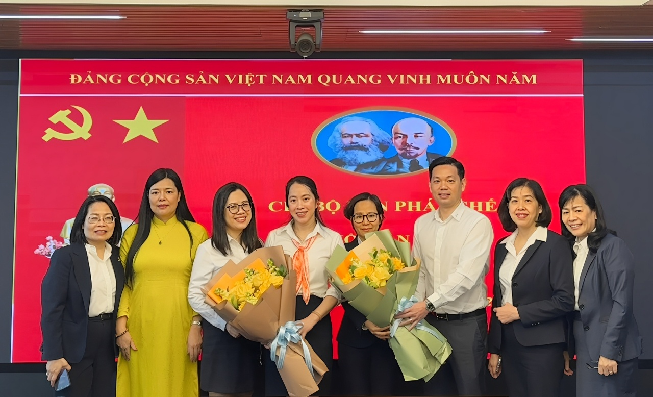 Chi ủy Chi bộ Ban Pháp chế nhiệm kỳ 2025-2027 ra mắt Đại hội