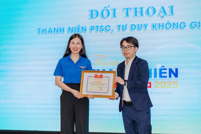 Đoàn PTSC đón nhận Bằng khen của Đoàn Khối Doanh nghiệp Trung ương cho Tập thể xuất sắc đã có thành tích trong phong trào thi đua Đoàn Thanh niên năm 2024