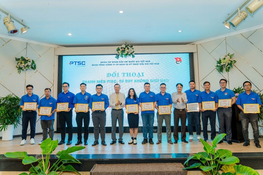 Vinh danh các tập thể có thành tích hoạt động xuất sắc trong hoạt động và phong trào Đoàn năm 2024