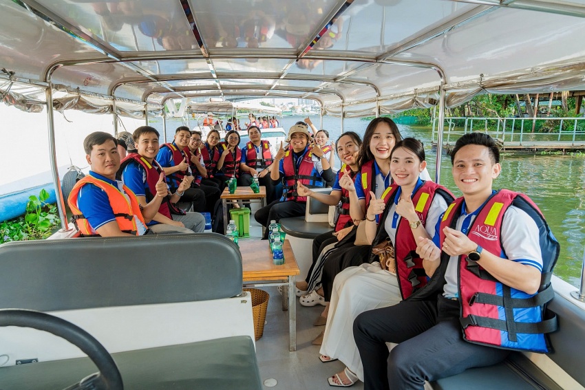 Kết thúc chương trình là hành trình trải nghiệm cano dọc sông Sài Gòn, giúp các bạn trẻ có cơ hội nhìn lại hành trình đổi mới của một thành phố gắn liền với truyền thống cách mạng.