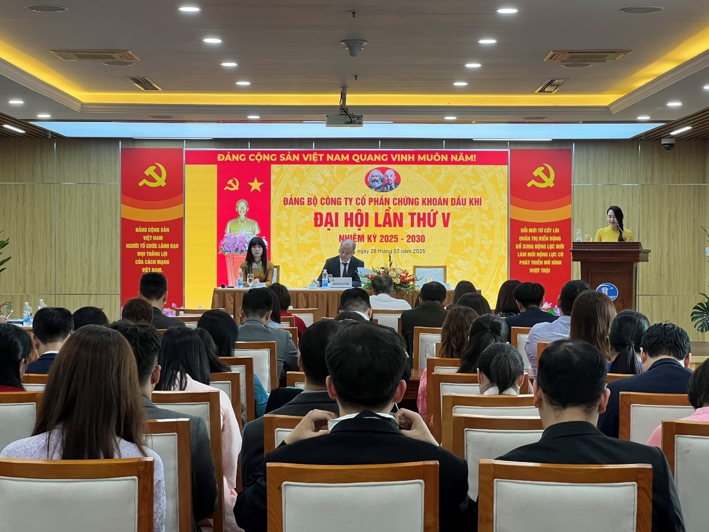 Toàn cảnh Đại hội