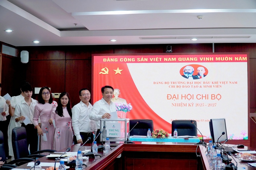Đại hội tiến hành bầu cử