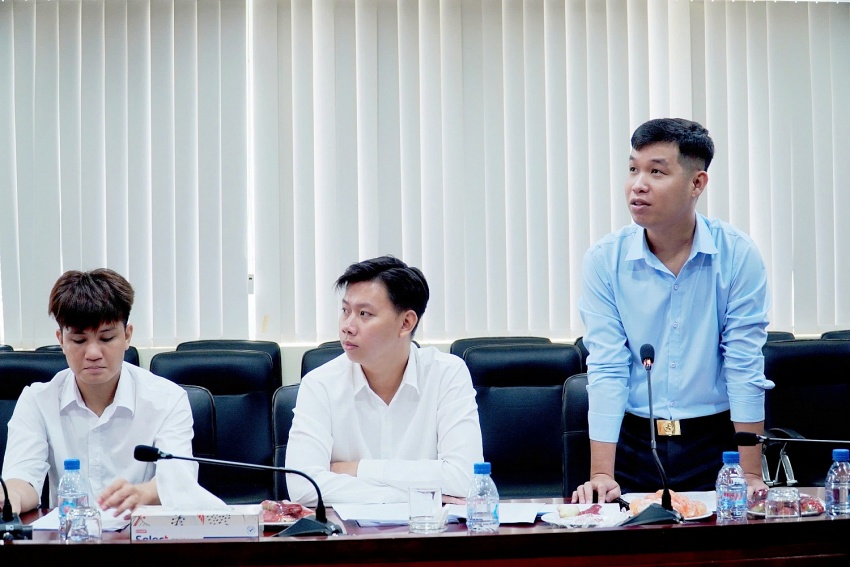 Các đại biểu trao đổi tại Đại hội