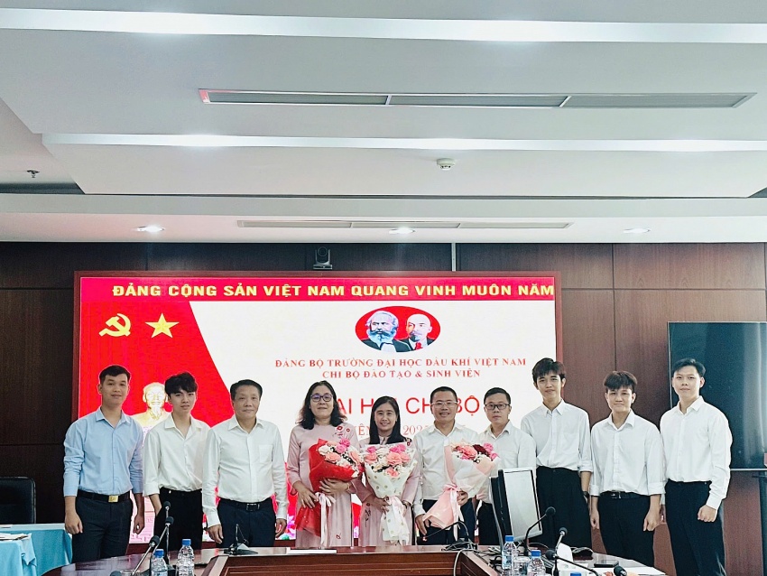 Chi ủy Chi bộ Đào tạo và Sinh viên nhiệm kỳ 2025-2027 ra mắt Đại hội