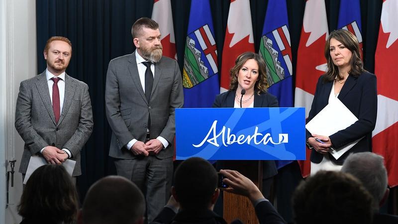 Đại diện Môi trường, Năng lượng và Khoáng sản, Tư pháp Alberta đã công bố về các hành động mới để bảo vệ Tỉnh này khỏi đề xuất giới hạn khí thải của liên bang. Ảnh Chris Schwarz/Alberta