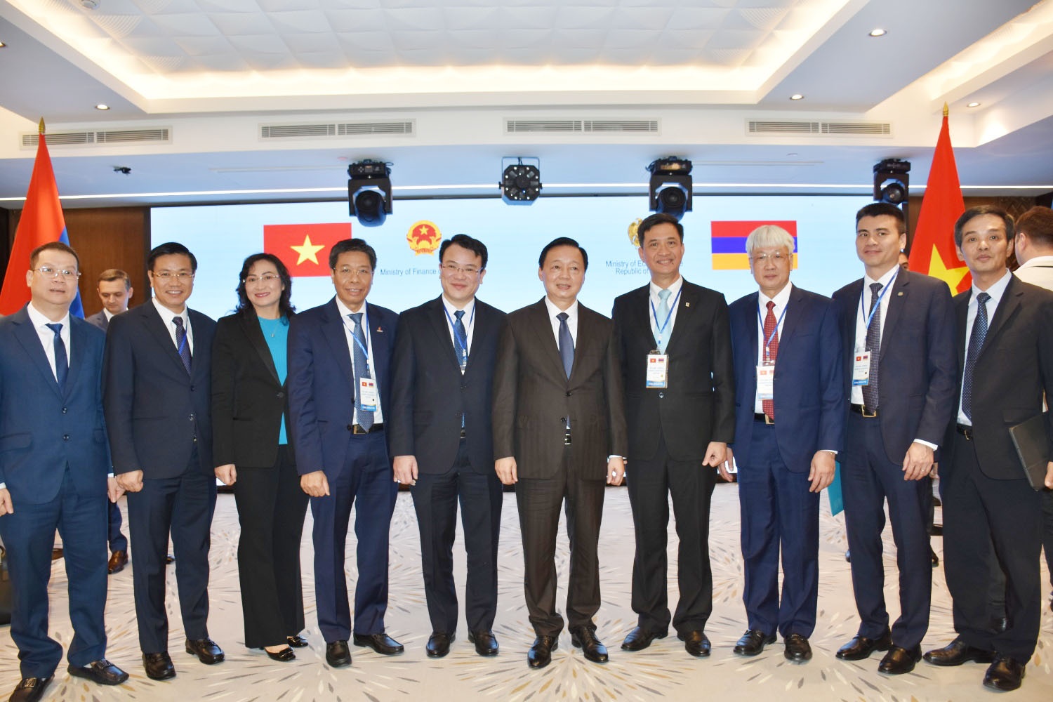 Photo: Deputy Prime Minister Trần Hồng Hà, together with representatives from various ministries, sectors, and enterprises, also attended the forum’s sideline discussions.
