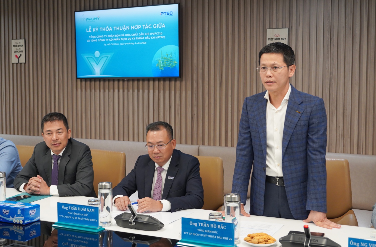 Thay mặt PTSC, ông Trần Hồ Bắc cam kết thực hiện các công việc với tinh thần cầu thị, bảo đảm an toàn, đúng tiến độ, chất lượng và với chi phí hợp lý nhất.