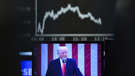 Chính sách áp thuế của Tổng thống Trump đe dọa làm gián đoạn chuỗi cung ứng năng lượng, trong khi giá dầu lao dốc có thể khiến hoạt động khoan dầu giảm mạnh. Ảnh Reuters