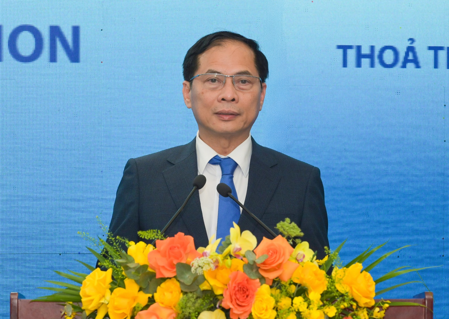 Deputy Prime Minister and Minister of Foreign Affairs Bùi Thanh Sơn, speaking on behalf of the Vietnamese Government, emphasized that the cooperation between Petrovietnam and Petronas in natural resource development is a model of mutual respect, understanding, and shared benefit between the two nations.