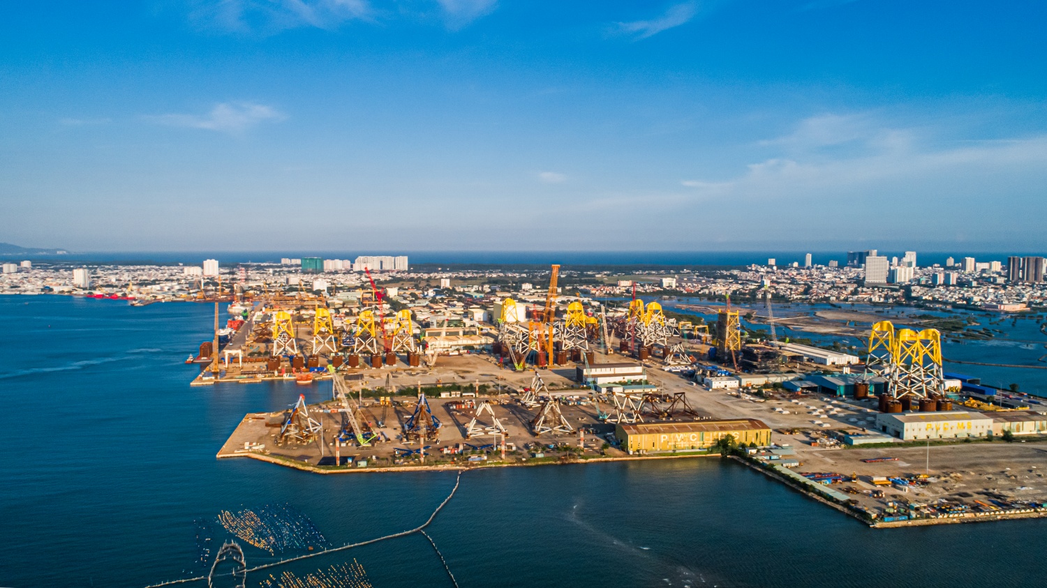 Under its new development direction, Petrovietnam will focus on three main pillars: Energy – Industry – Services.