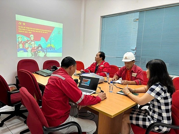 Cán bộ, đảng viên Thăng Long JOC vận động công nhân, người lao động quyết tâm lập thành tích cao trong sản xuất kinh doanh.