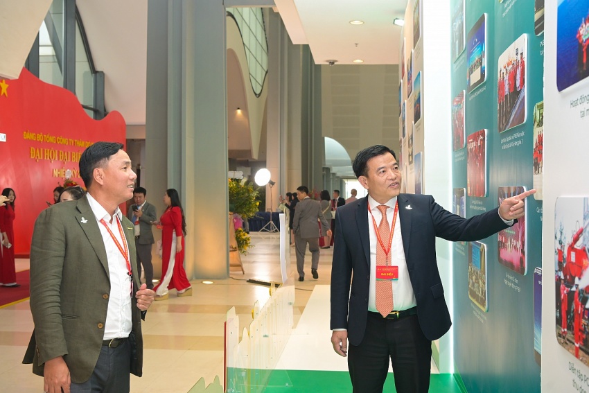 Các đại biểu cùng nhau ôn lại chặng đường phát triển của Tổng công ty.