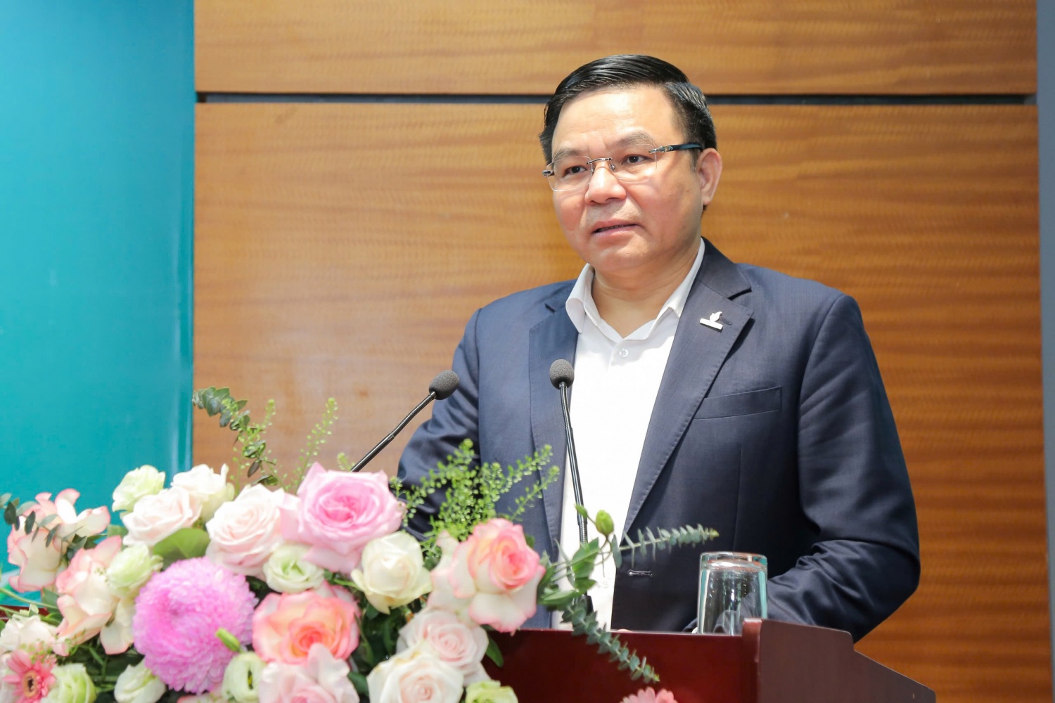 Đồng chí Lê Mạnh Hùng, Bí thư Đảng ủy, Chủ tịch HĐTV Petrovietnam đề nghị toàn Đảng bộ Tập đoàn tập trung bám sát mục tiêu quý II, xây dựng kịch bản tổng thể, đảm bảo mục tiêu tăng trưởng, kế hoạch quản trị năm 2025.